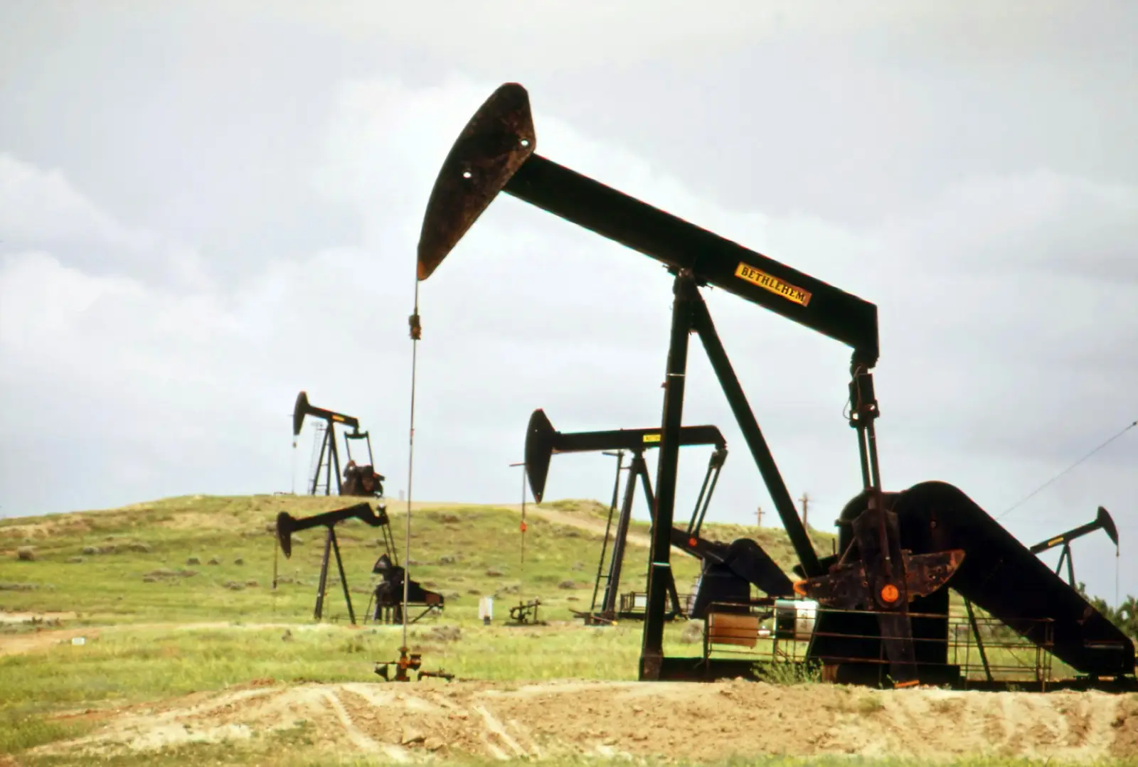 Texas Oil Rights: Ownership, Rules, and Benefits