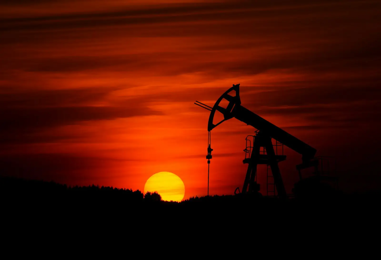dlf-photo-1516199423456-1f1e91b06f25 Oil pumpjack silhouette against a red Texas sunset