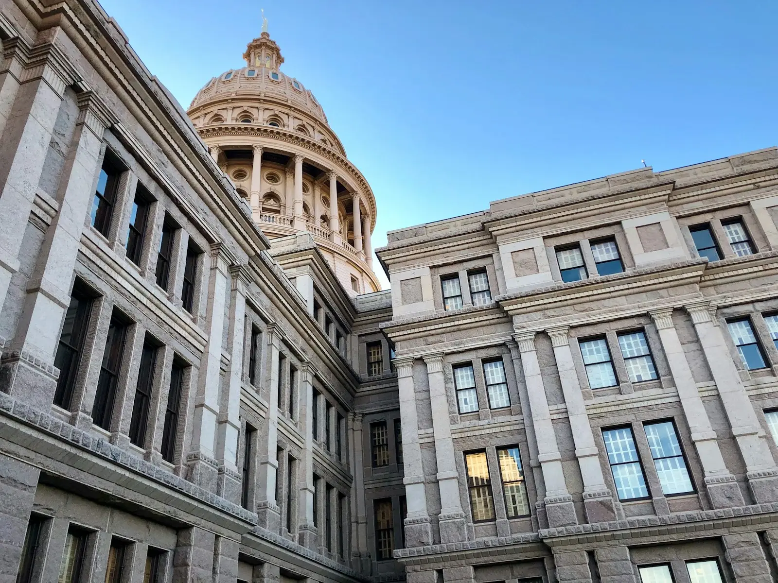 dlf-photo-1573181759662-1c146525b21f Texas State Capitol in Austin, where unclaimed mineral royalties are reported and held by the state